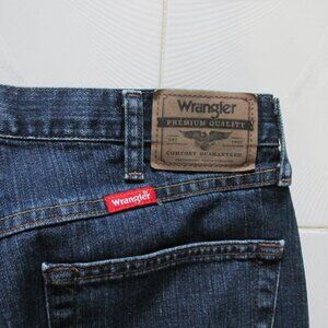 Wrangler's Men's Blue Jeans Regular Fit 34" x 30" Straight Leg